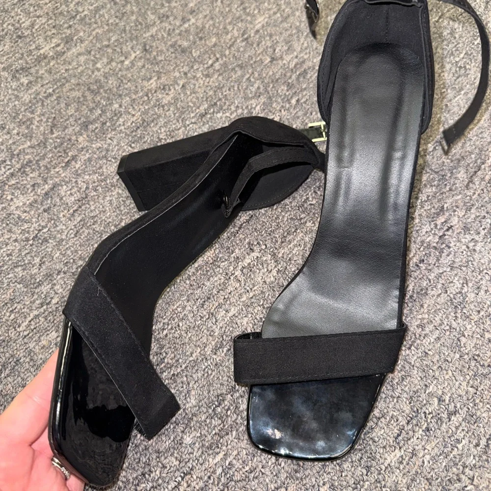 (40) Black Open Toe Block Heels - Picture 4 of 6